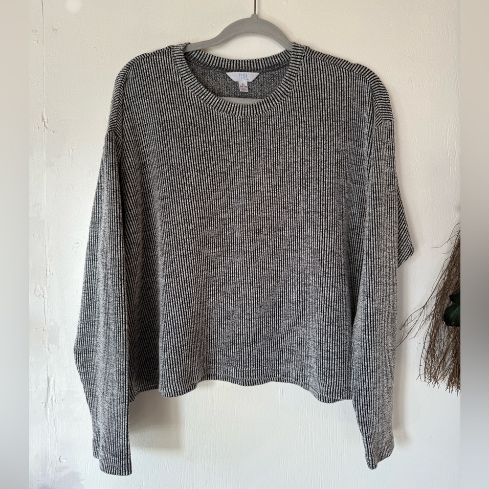 Time and Tru Black and White Ribbed Sweater